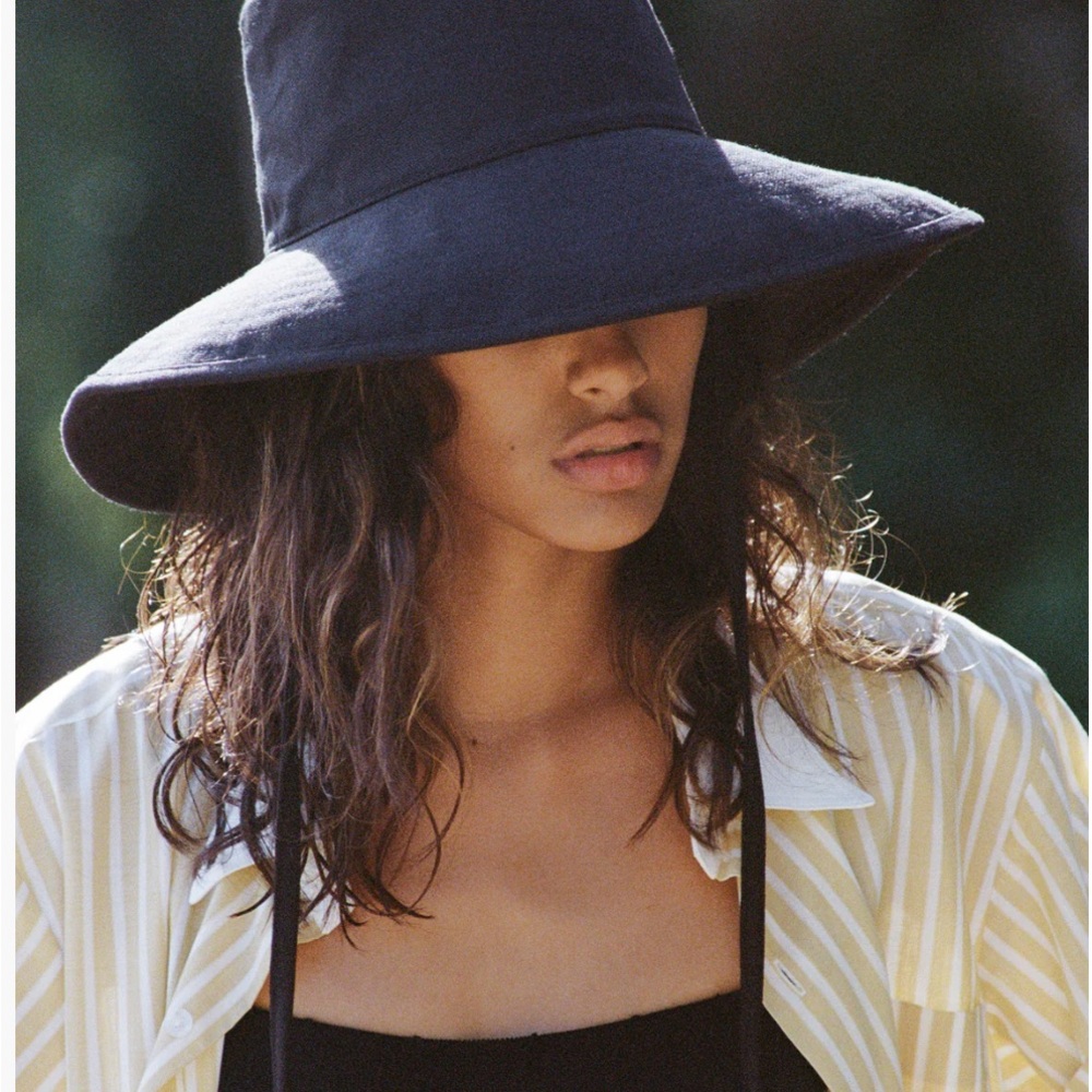 Lack of color holiday bucket hat - M/L
